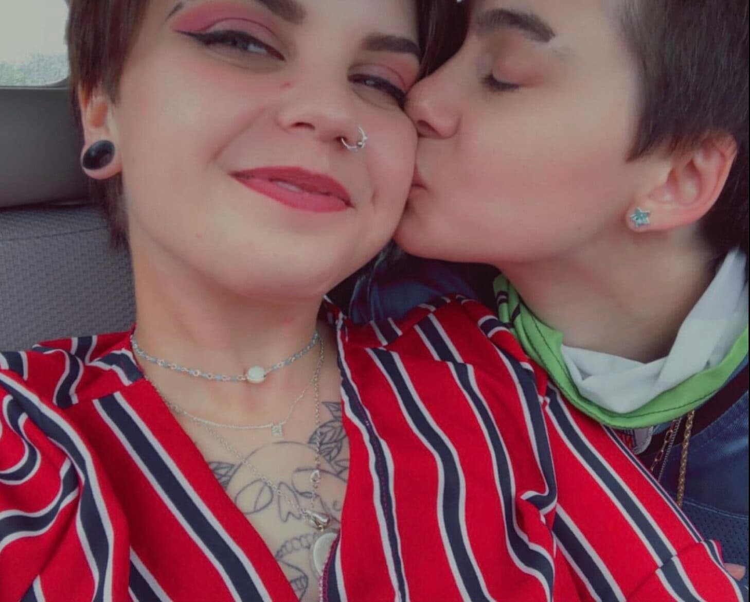 Young LGTBQ couple looking to have a baby, photo 1 of 1