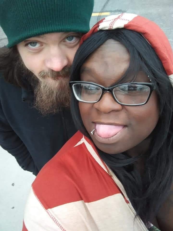 Someone to call her on, photo 1 of 4