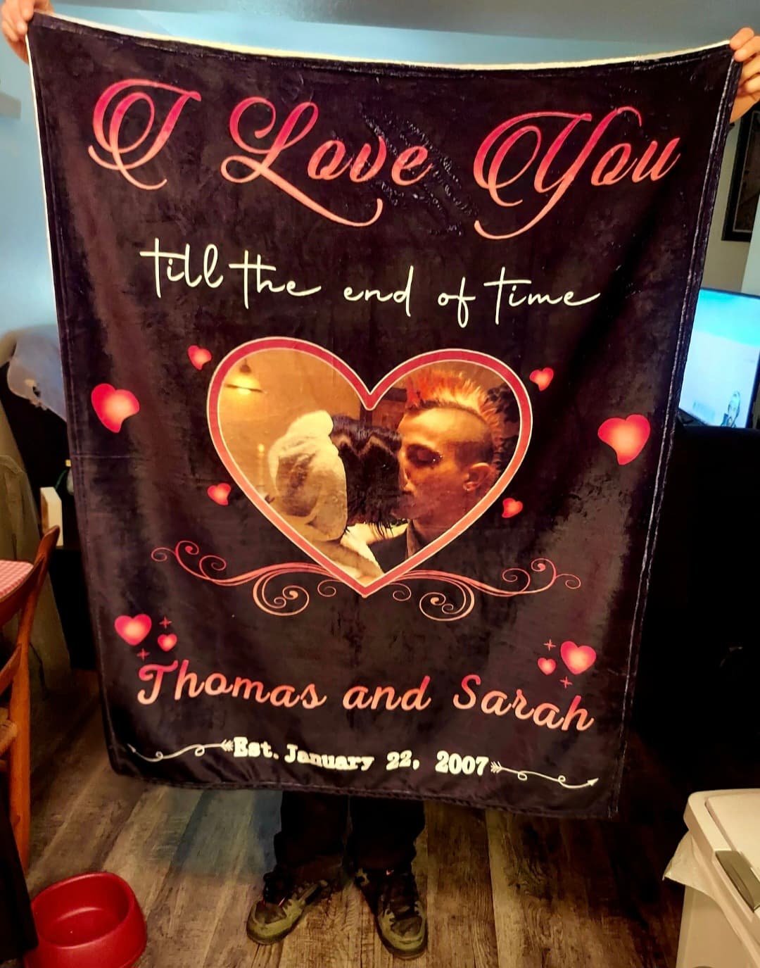 A precious gift for a loving couple, photo 1 of 2